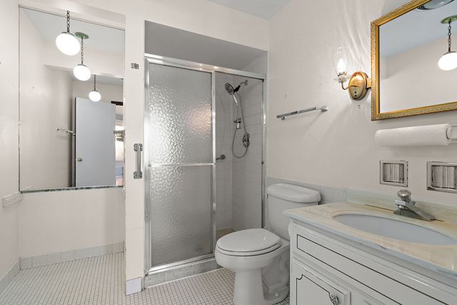 2500 Archbury Lane 1A, Park Ridge, IL 60068