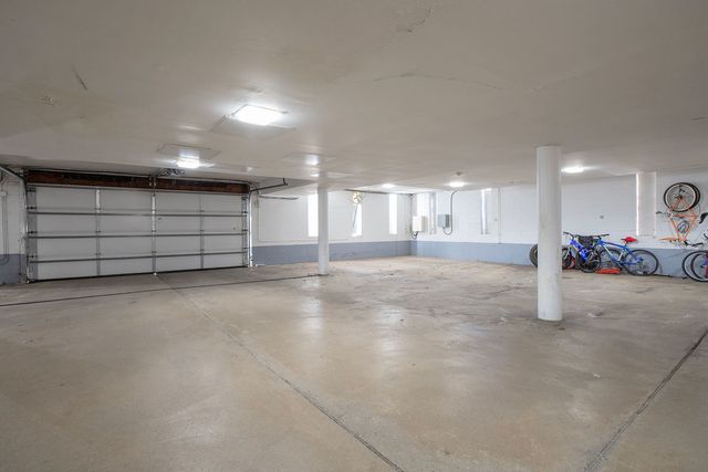 2500 Archbury Lane 1A, Park Ridge, IL 60068