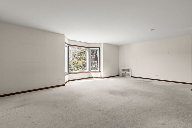 2500 Archbury Lane 1A, Park Ridge, IL 60068