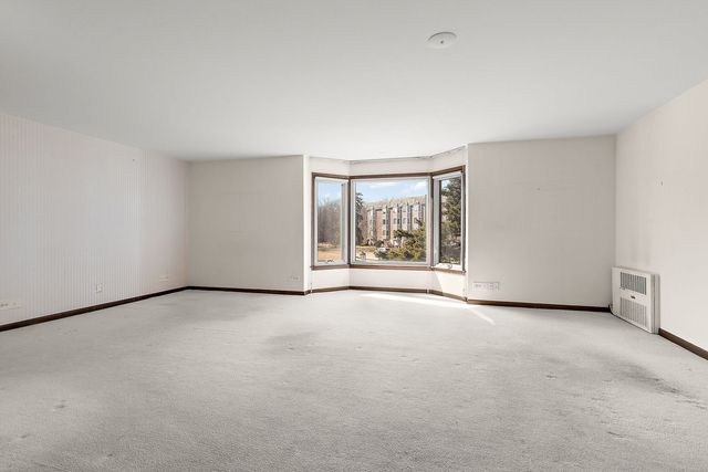 2500 Archbury Lane 1A, Park Ridge, IL 60068