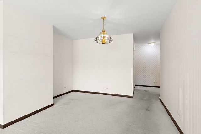 2500 Archbury Lane 1A, Park Ridge, IL 60068