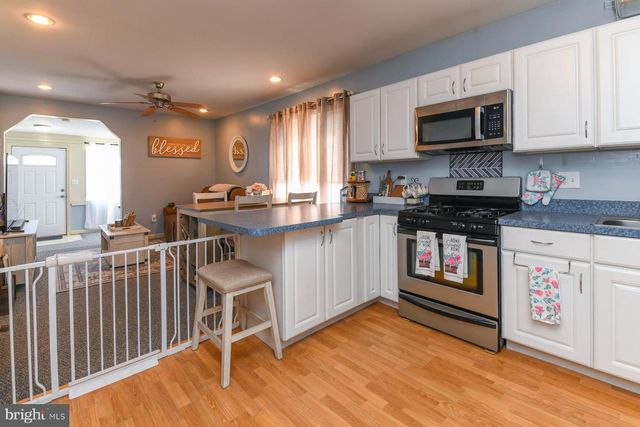 322 W WASHINGTON ST, Paulsboro, NJ 08066