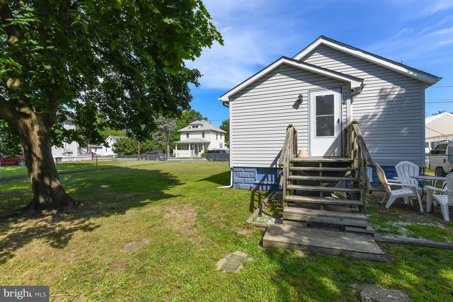 322 W WASHINGTON ST, Paulsboro, NJ 08066