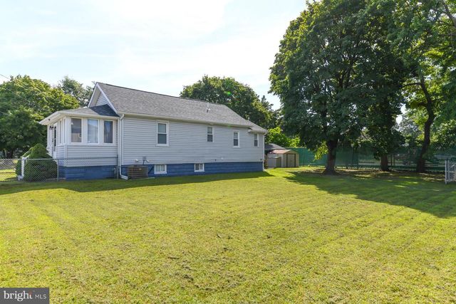 322 W WASHINGTON ST, Paulsboro, NJ 08066