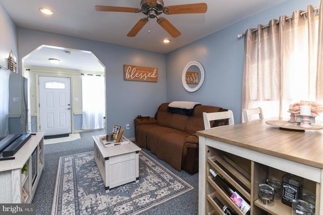 322 W WASHINGTON ST, Paulsboro, NJ 08066