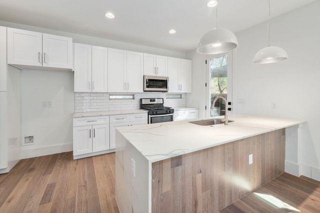 602 Irma DR 2, Austin, TX 78752