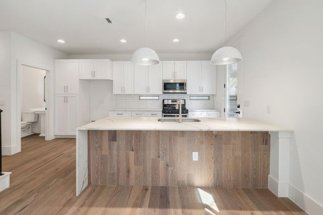 602 Irma DR 2, Austin, TX 78752
