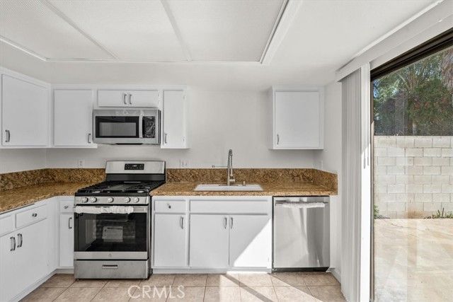 832 Chelsea Court, Simi Valley, CA 93065