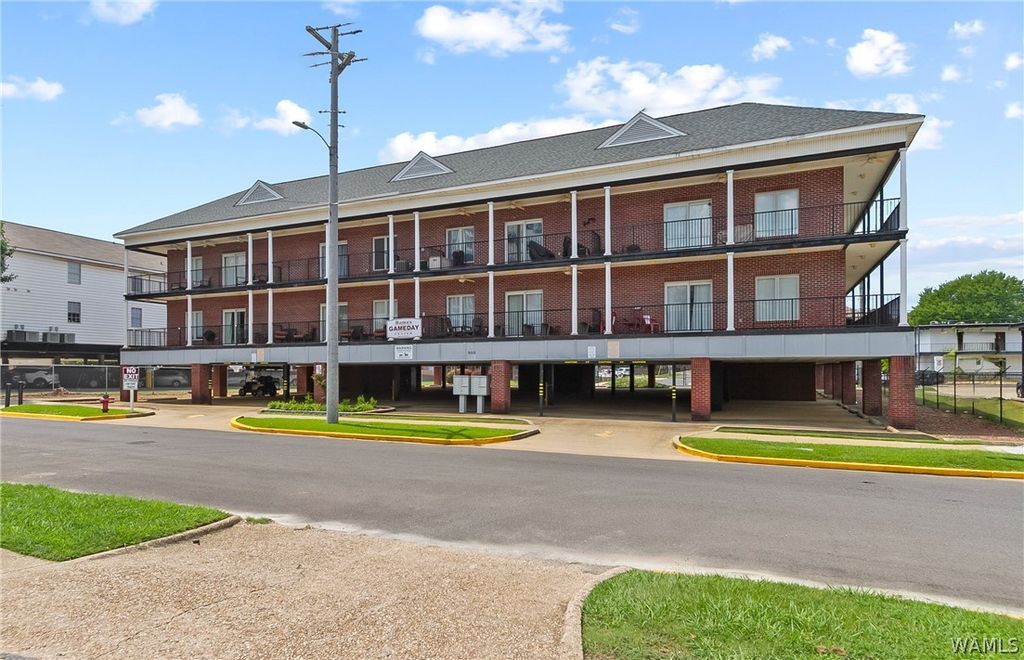 900 Red Drew 24, Tuscaloosa, AL 35401