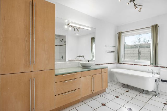 501 Laguna Boulevard SW, Albuquerque, NM 87104