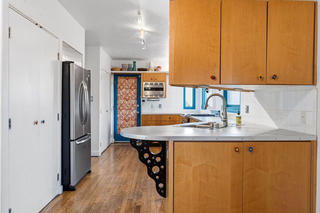 501 Laguna Boulevard SW, Albuquerque, NM 87104