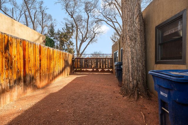 501 Laguna Boulevard SW, Albuquerque, NM 87104