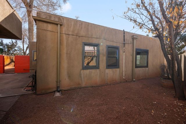 501 Laguna Boulevard SW, Albuquerque, NM 87104