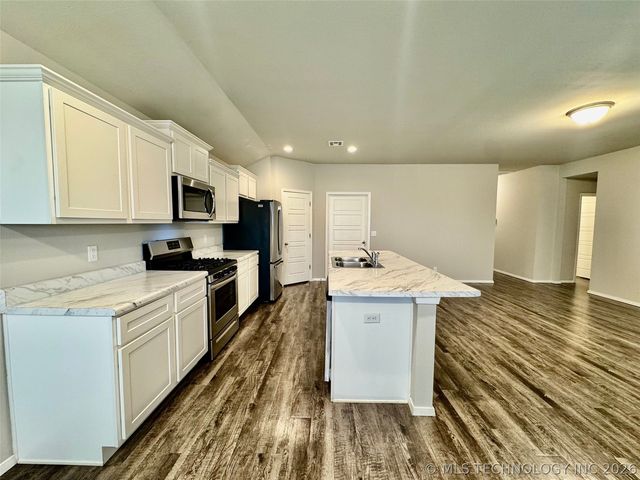 14236 N 73rd East Avenue, Collinsville, OK 74021