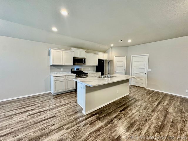 14236 N 73rd East Avenue, Collinsville, OK 74021
