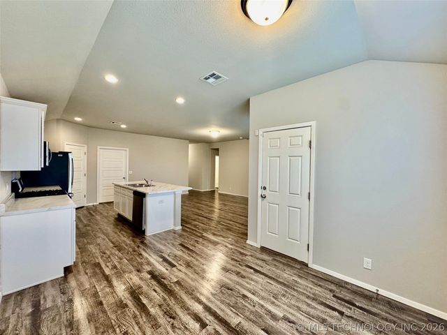 14236 N 73rd East Avenue, Collinsville, OK 74021