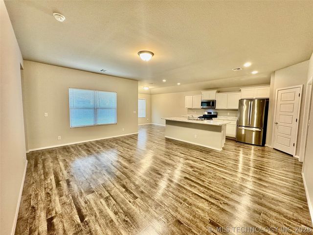 14236 N 73rd East Avenue, Collinsville, OK 74021