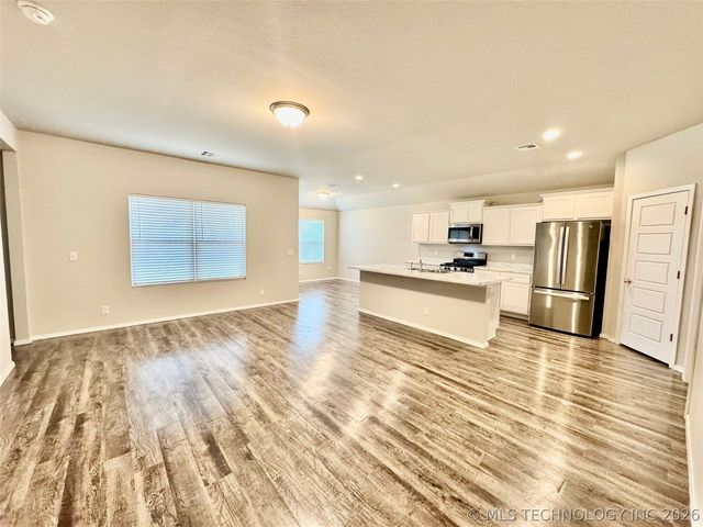 14236 N 73rd East Avenue, Collinsville, OK 74021