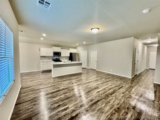 14236 N 73rd East Avenue, Collinsville, OK 74021