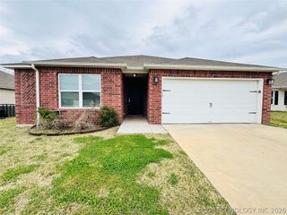 14236 N 73rd East Avenue, Collinsville, OK 74021