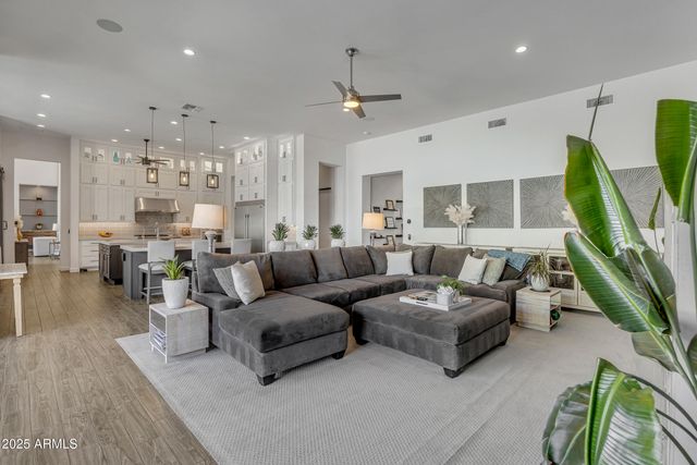 2652 E PELICAN Court, Gilbert, AZ 85297