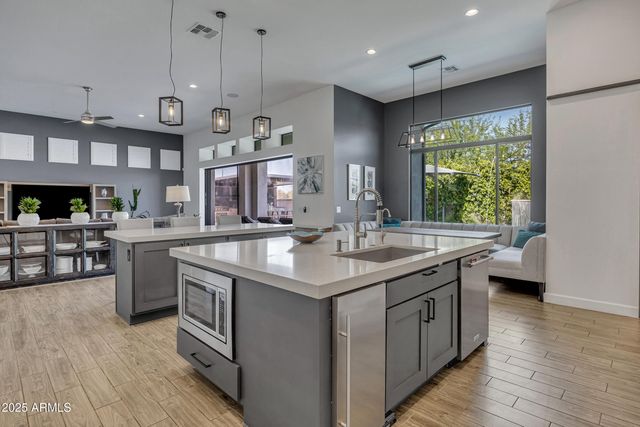 2652 E PELICAN Court, Gilbert, AZ 85297