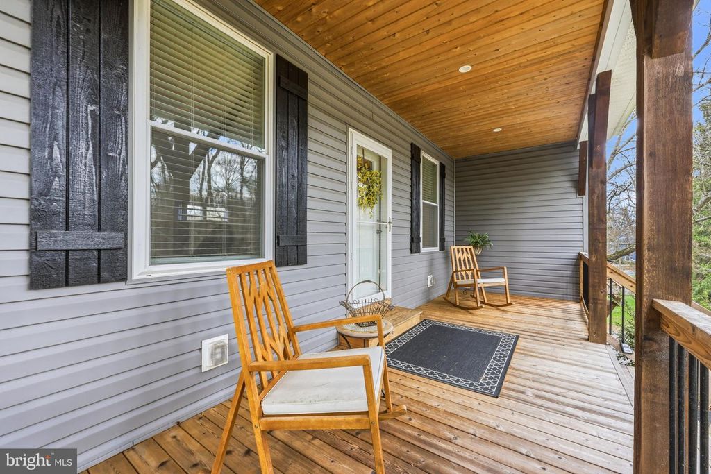 Image 10 of property listing at 4126 HEDGEHILL LN, Phoenix, MD 21131