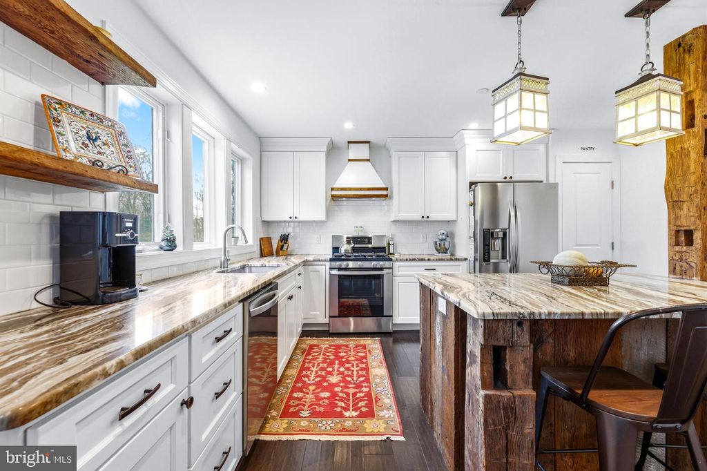 Image 20 of property listing at 4126 HEDGEHILL LN, Phoenix, MD 21131