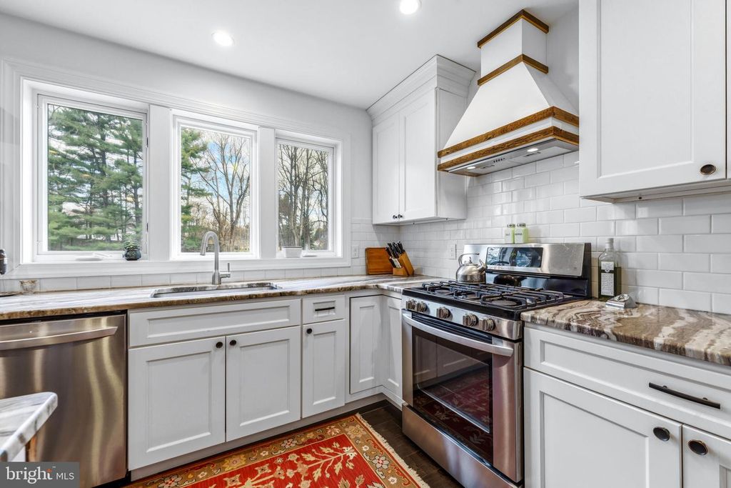 Image 22 of property listing at 4126 HEDGEHILL LN, Phoenix, MD 21131