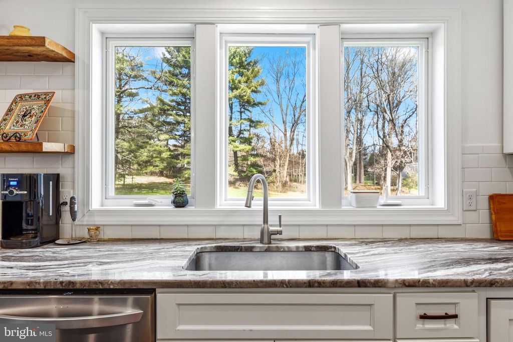 Image 24 of property listing at 4126 HEDGEHILL LN, Phoenix, MD 21131