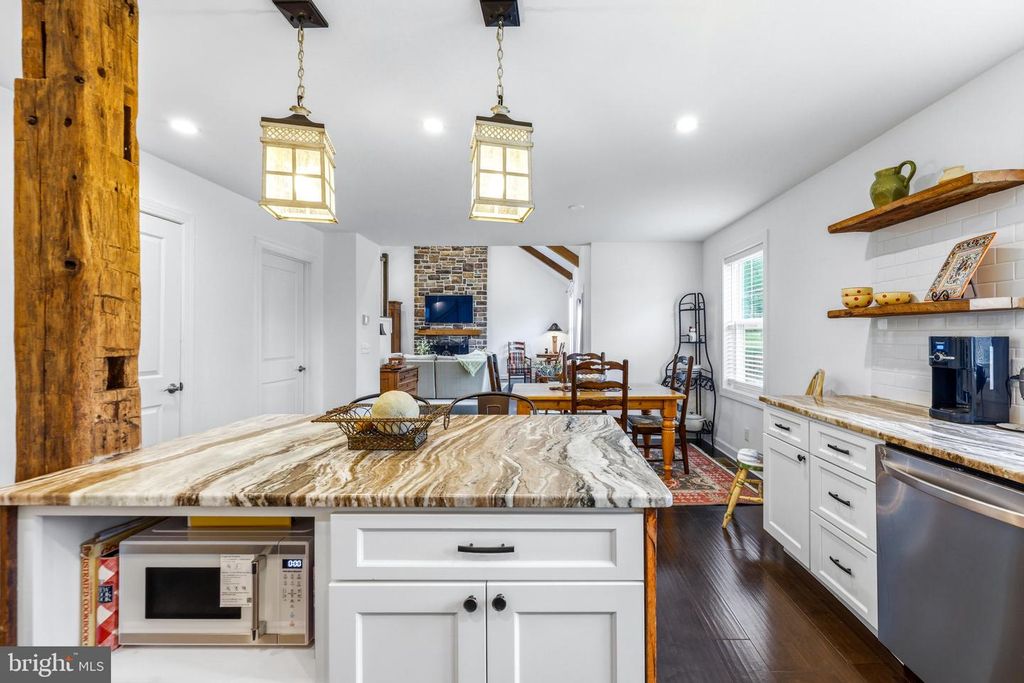 Image 25 of property listing at 4126 HEDGEHILL LN, Phoenix, MD 21131