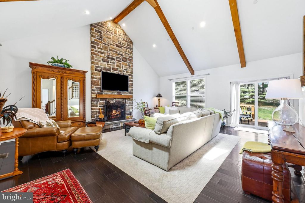 Image 3 of property listing at 4126 HEDGEHILL LN, Phoenix, MD 21131