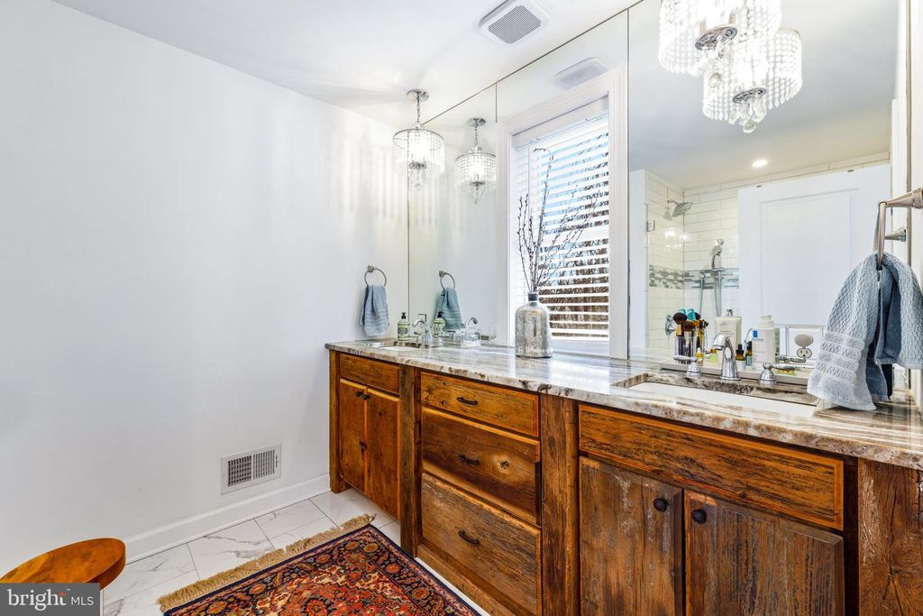 Image 31 of property listing at 4126 HEDGEHILL LN, Phoenix, MD 21131