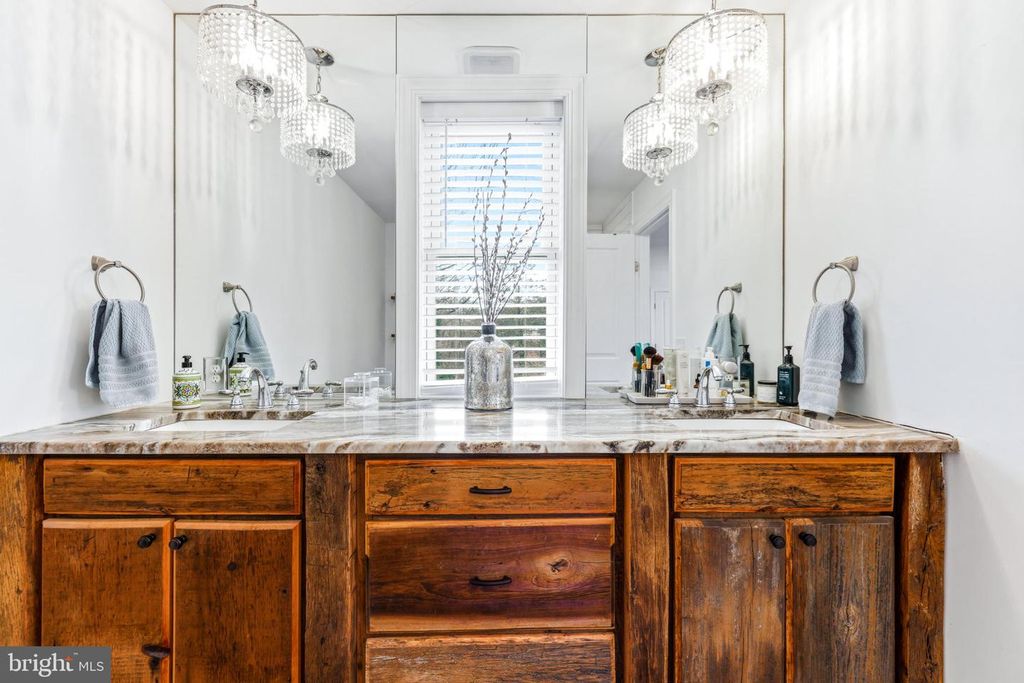 Image 32 of property listing at 4126 HEDGEHILL LN, Phoenix, MD 21131