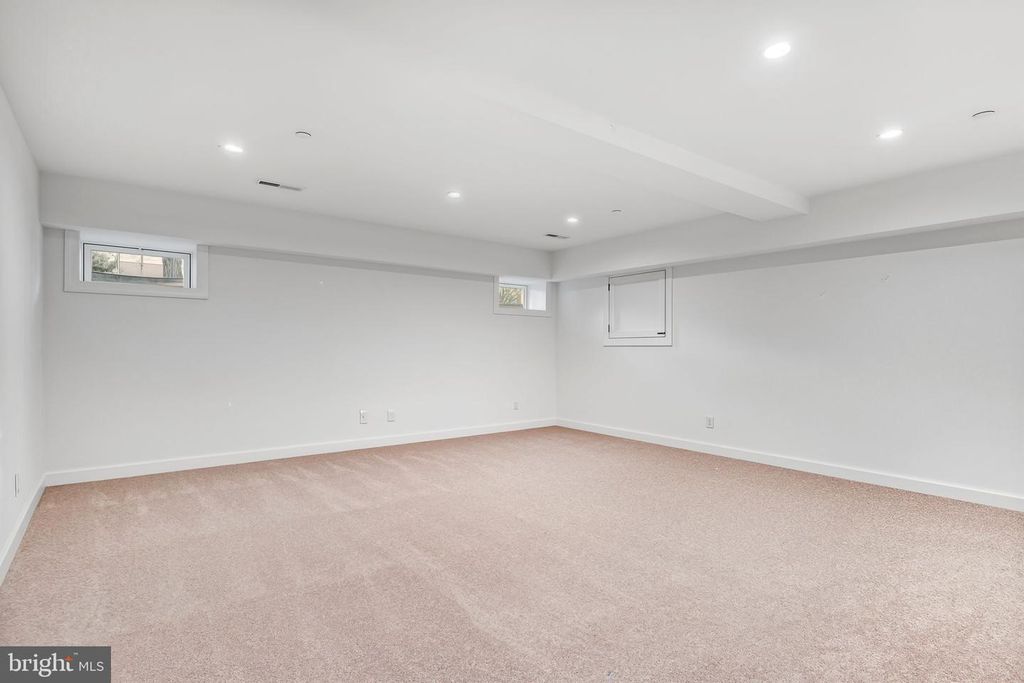 Image 40 of property listing at 4126 HEDGEHILL LN, Phoenix, MD 21131