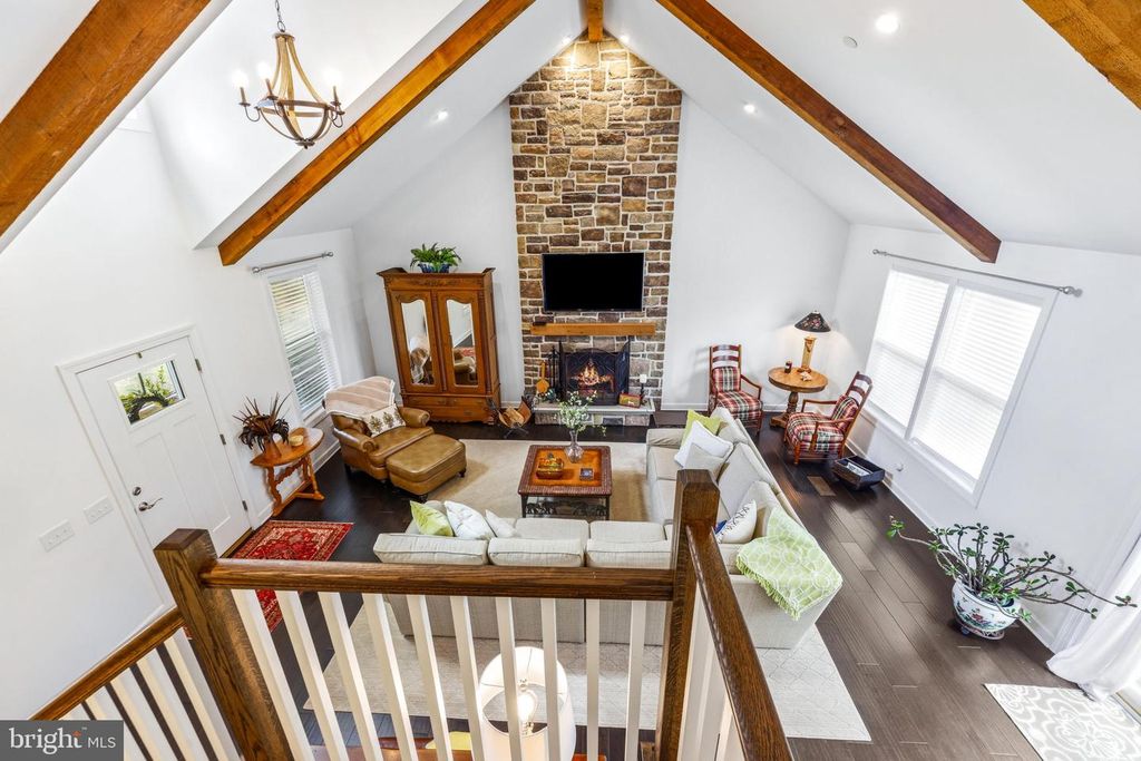 Image 5 of property listing at 4126 HEDGEHILL LN, Phoenix, MD 21131