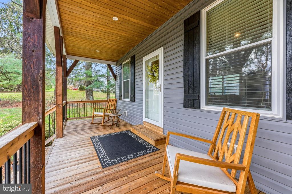 Image 8 of property listing at 4126 HEDGEHILL LN, Phoenix, MD 21131