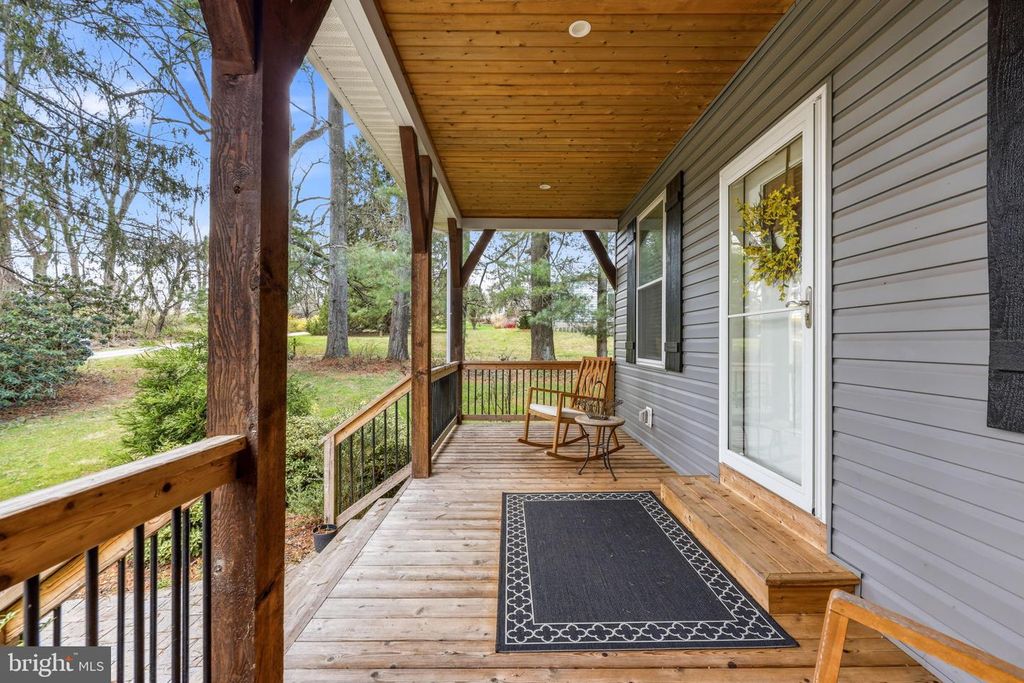 Image 9 of property listing at 4126 HEDGEHILL LN, Phoenix, MD 21131