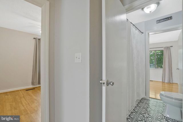 5758 BISCAYNE DR, Alexandria, VA 22303