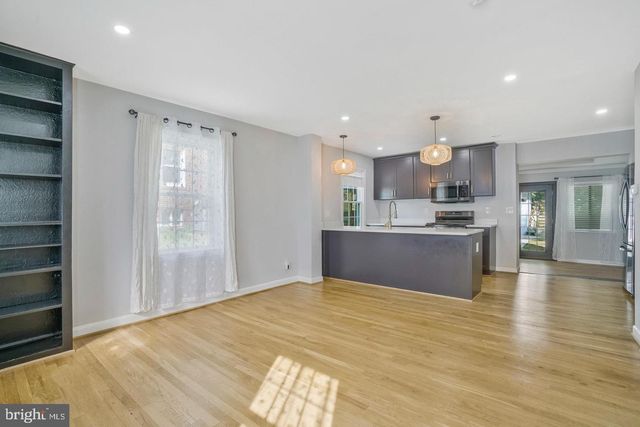 5758 BISCAYNE DR, Alexandria, VA 22303