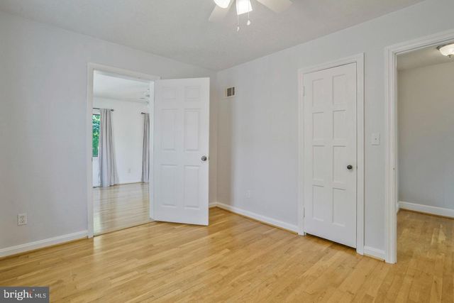 5758 BISCAYNE DR, Alexandria, VA 22303
