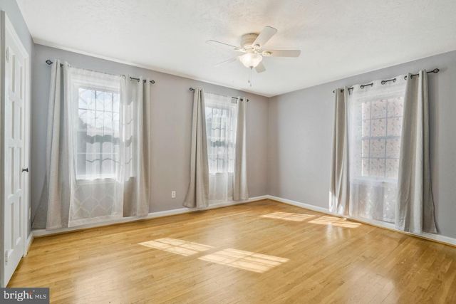 5758 BISCAYNE DR, Alexandria, VA 22303