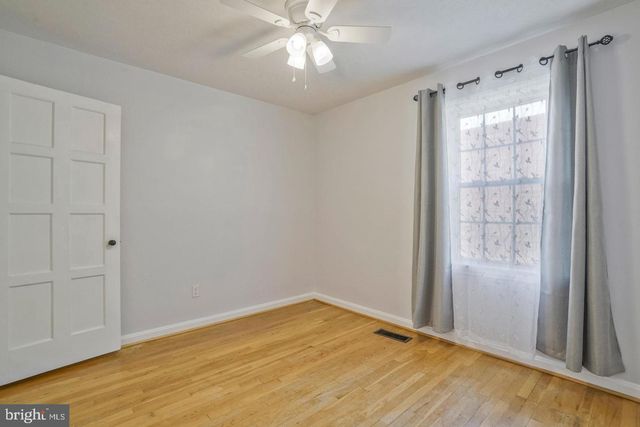 5758 BISCAYNE DR, Alexandria, VA 22303