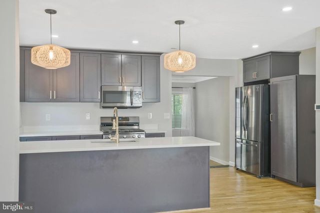 5758 BISCAYNE DR, Alexandria, VA 22303