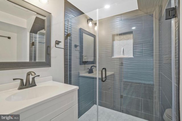 5758 BISCAYNE DR, Alexandria, VA 22303
