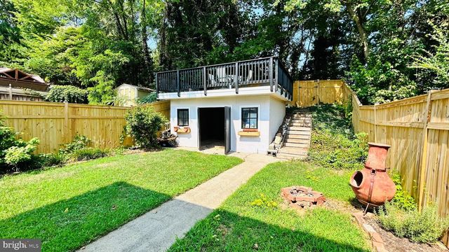 5758 BISCAYNE DR, Alexandria, VA 22303