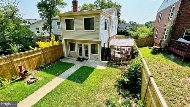 5758 BISCAYNE DR, Alexandria, VA 22303