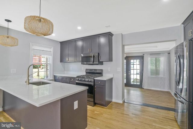 5758 BISCAYNE DR, Alexandria, VA 22303