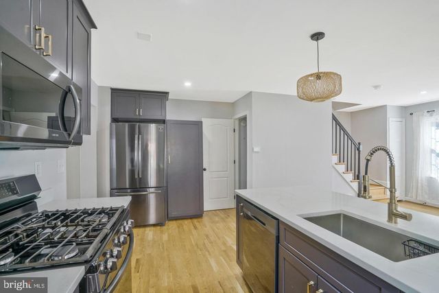 5758 BISCAYNE DR, Alexandria, VA 22303