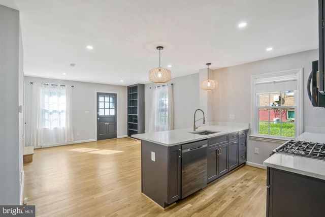 5758 BISCAYNE DR, Alexandria, VA 22303